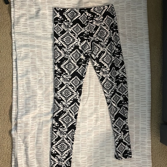 COPY - Super cute black and white Aztec Tribal design leggings - Picture 4 of 4